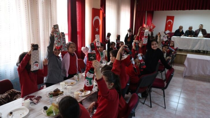 Adana’da minik yüreklerden büyük dayanışma