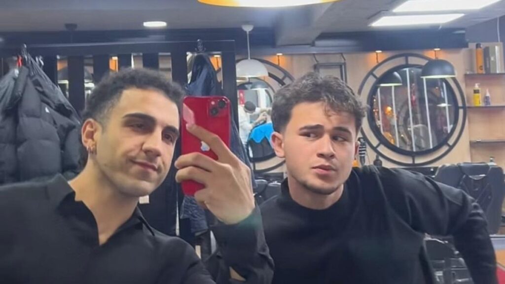 Ankara’da kansere yakalanan arkadaşlarına destek için saçlarını kestiler