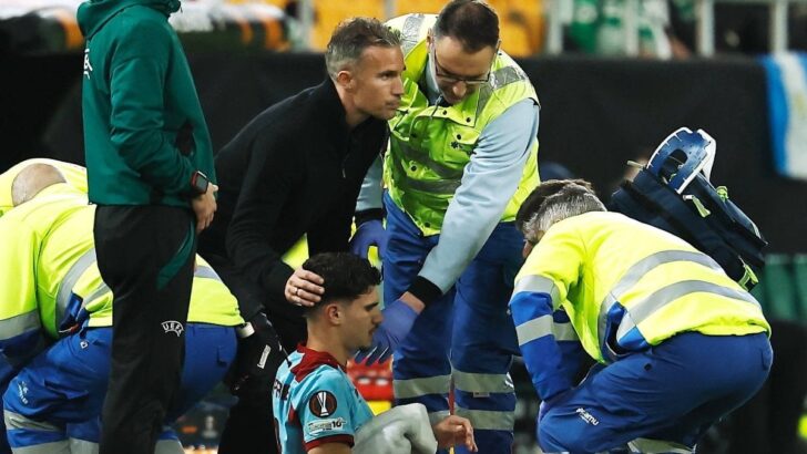 Avrupa gecesi kabusa döndü: Robin Van Persie oğlunu endişeli gözlerle izledi