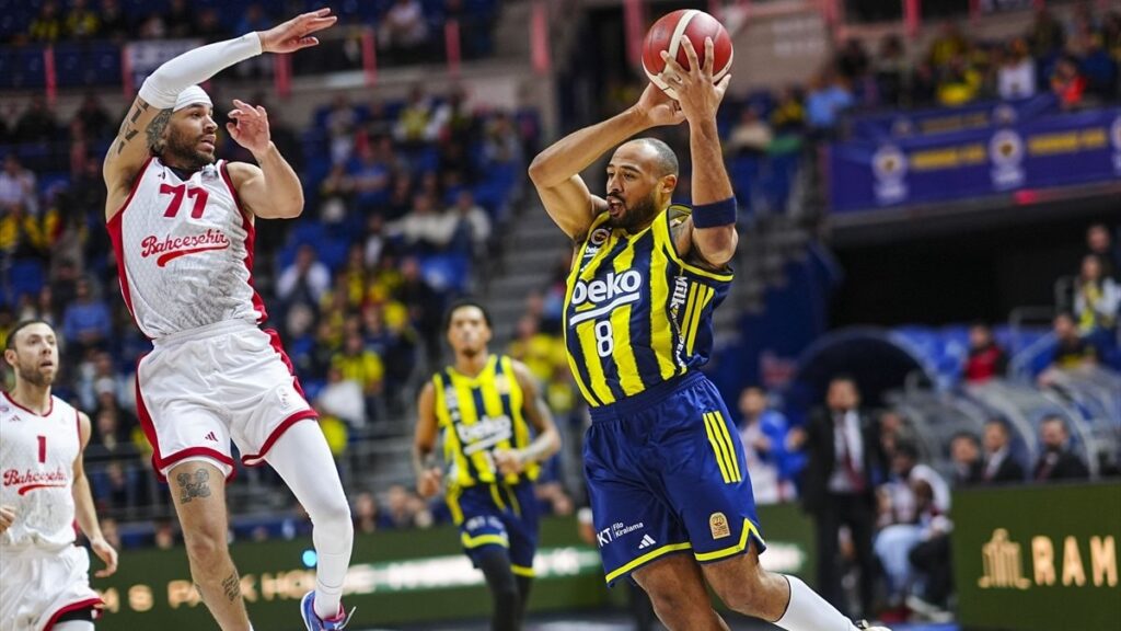 Fenerbahçe Beko farklı galibiyetle zirveye yükseldi