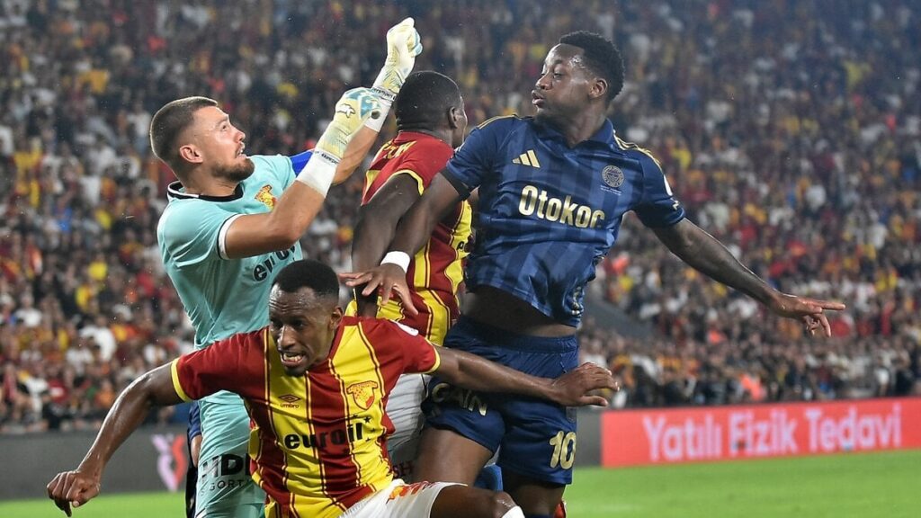 Fenerbahçe – Göztepe maçının ilk 11’leri