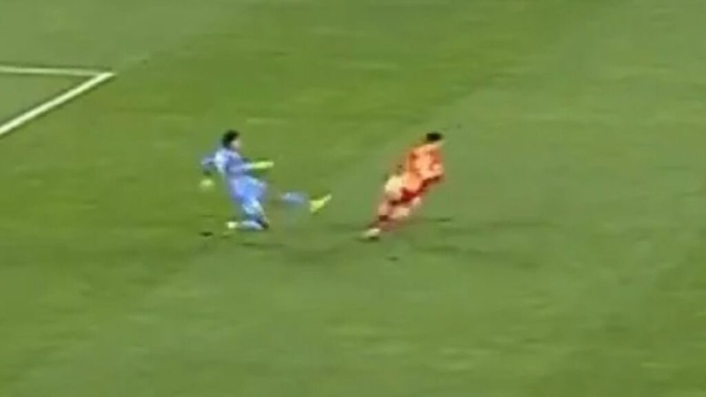 Galatasaray’ın derbide bulduğu gol iptal edildi!