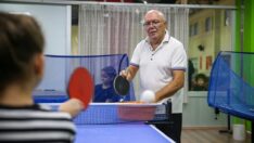 Hatay’da 50 yıllık raketi çocuklar için sallıyor