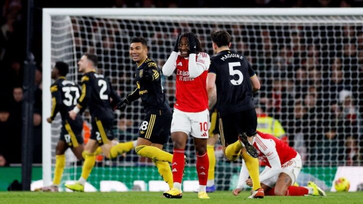 İngiltere’de lider Arsenal’in puan kayıpları sürüyor