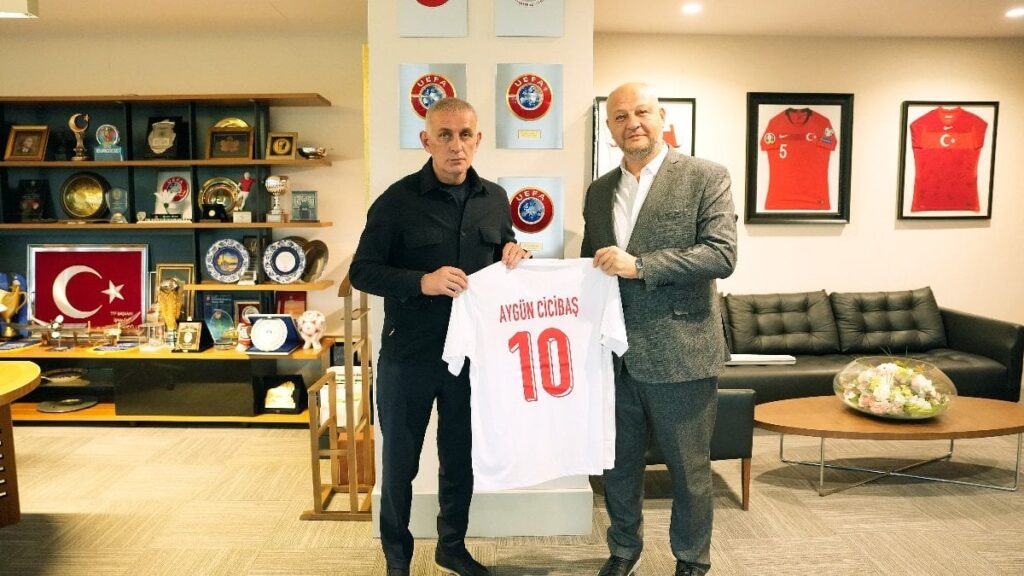 Karşıyaka’da Aygün Cicibaş’tan istifa kararı