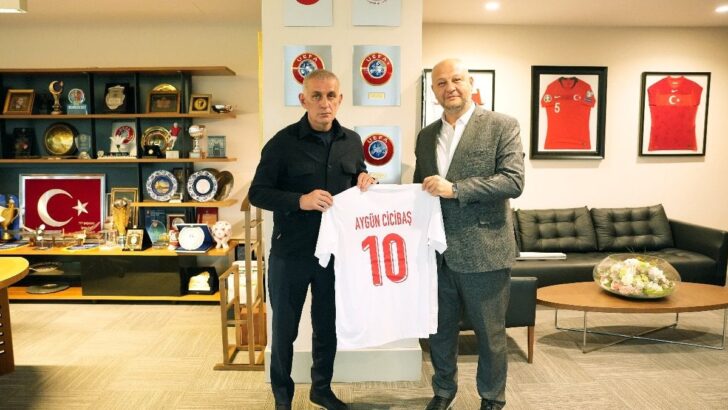 Karşıyaka’da Aygün Cicibaş’tan istifa kararı