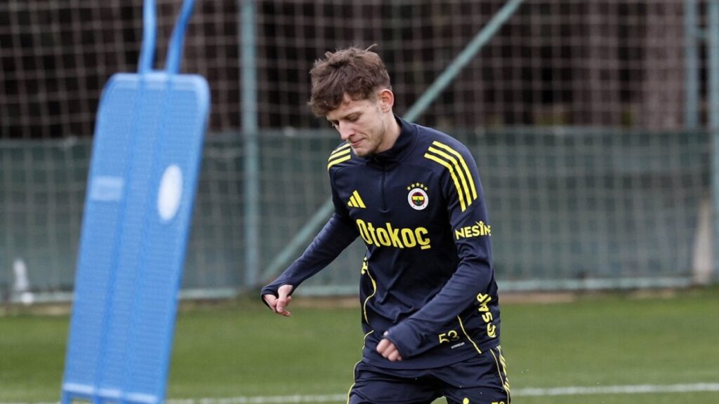 Sebastian Szymanski, Fenerbahçe’ye veda etti
