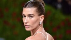 Sessiz lüks yüzünüze yansısın: Old money kombinler için makyaj stili