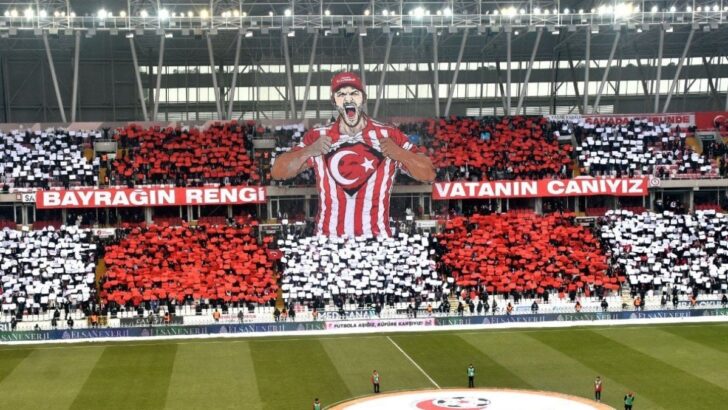 Sivasspor taraftarının Amedspor maçında yaptığı koreografi dikkat çekti