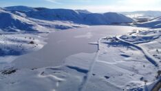 Sivas’ta dondurucu soğuklar: Yıldız Göleti buz tuttu