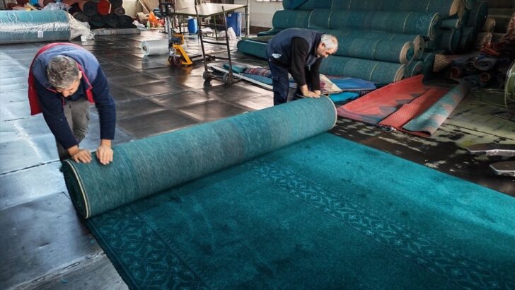 Tokyo Camisi’nin yeni halıları Manisa Demirci’de dokundu