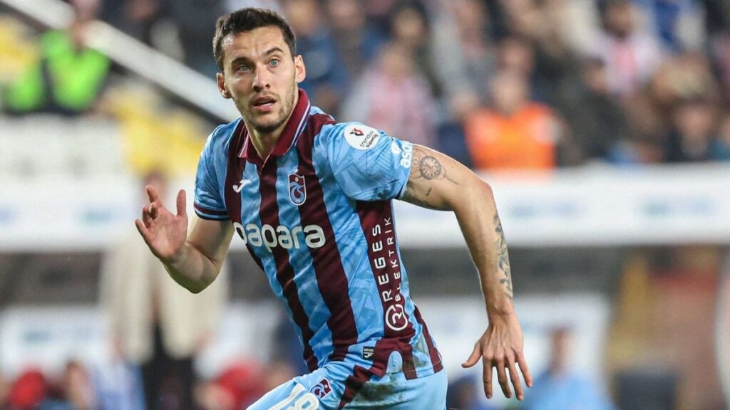 Umut Nayir, 4 büyüklerin 3’ünde forma giydi