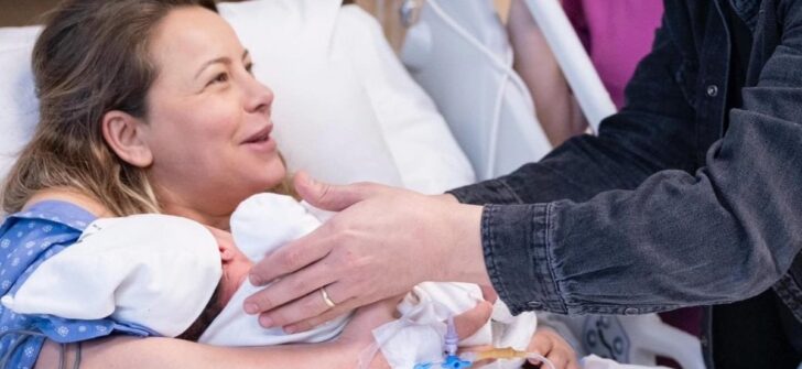 Vildan Atasever anne oldu! Hastaneden fotoğraf paylaştılar