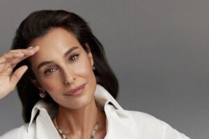 Arzum Onan’dan aşk paylaşımı! Karlar içinde sevgilisiyle poz verdi