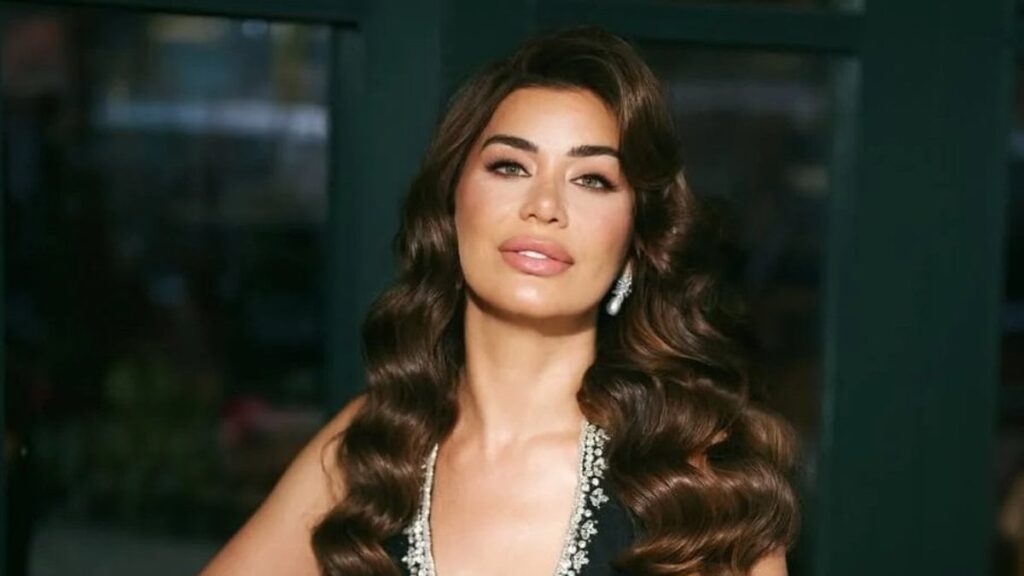 Ebru Şancı botoksu fazla kaçtı! Bir kaşı havada kaldı