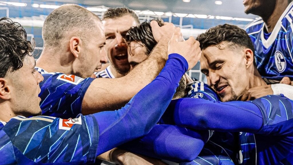 Edin Dzeko ve Kenan Karaman yıldızlaştı! Schalke 04, Magdeburg’u yendi