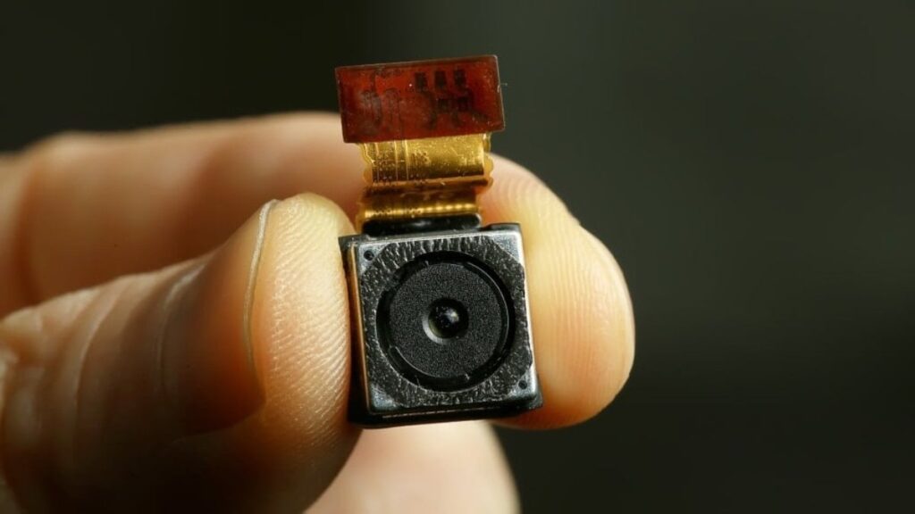 Evinizdeki kamera kimin için çalışıyor? İşte ucuz güvenlik kameralarının karanlık yüzü