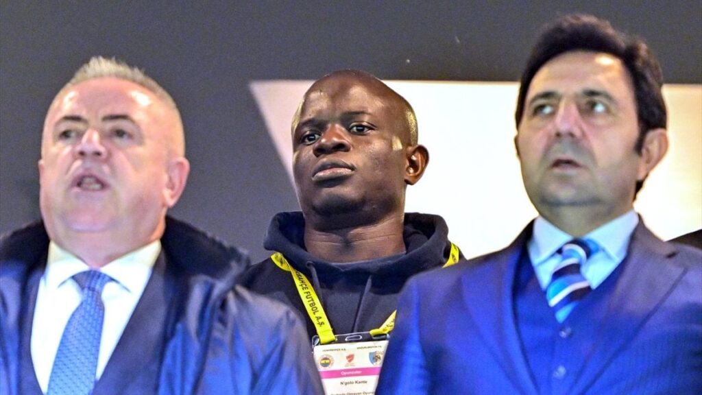 Fenerbahçe’de yeni transferler tribünde