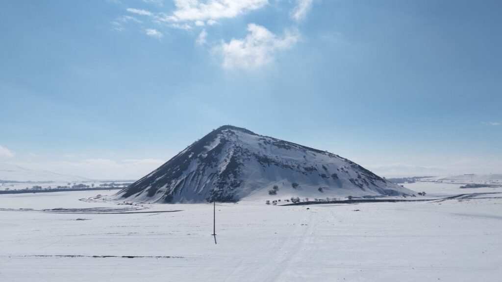 Muş Piramidi kış örtüsüyle kartpostallık görüntüler sundu