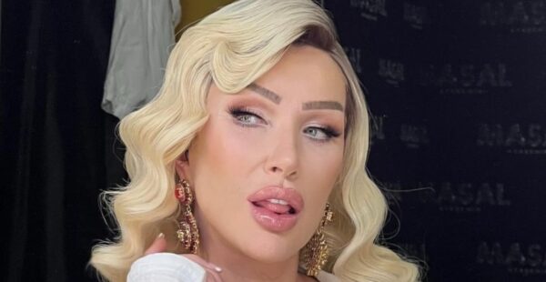 Seda Sayan eşiyle Tarkan’ı kulisinde ziyaret etti: Utandı kocam